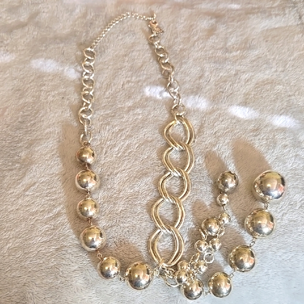 #186 Elegant Silver Tone Necklace #186 - Picture 2 of 4